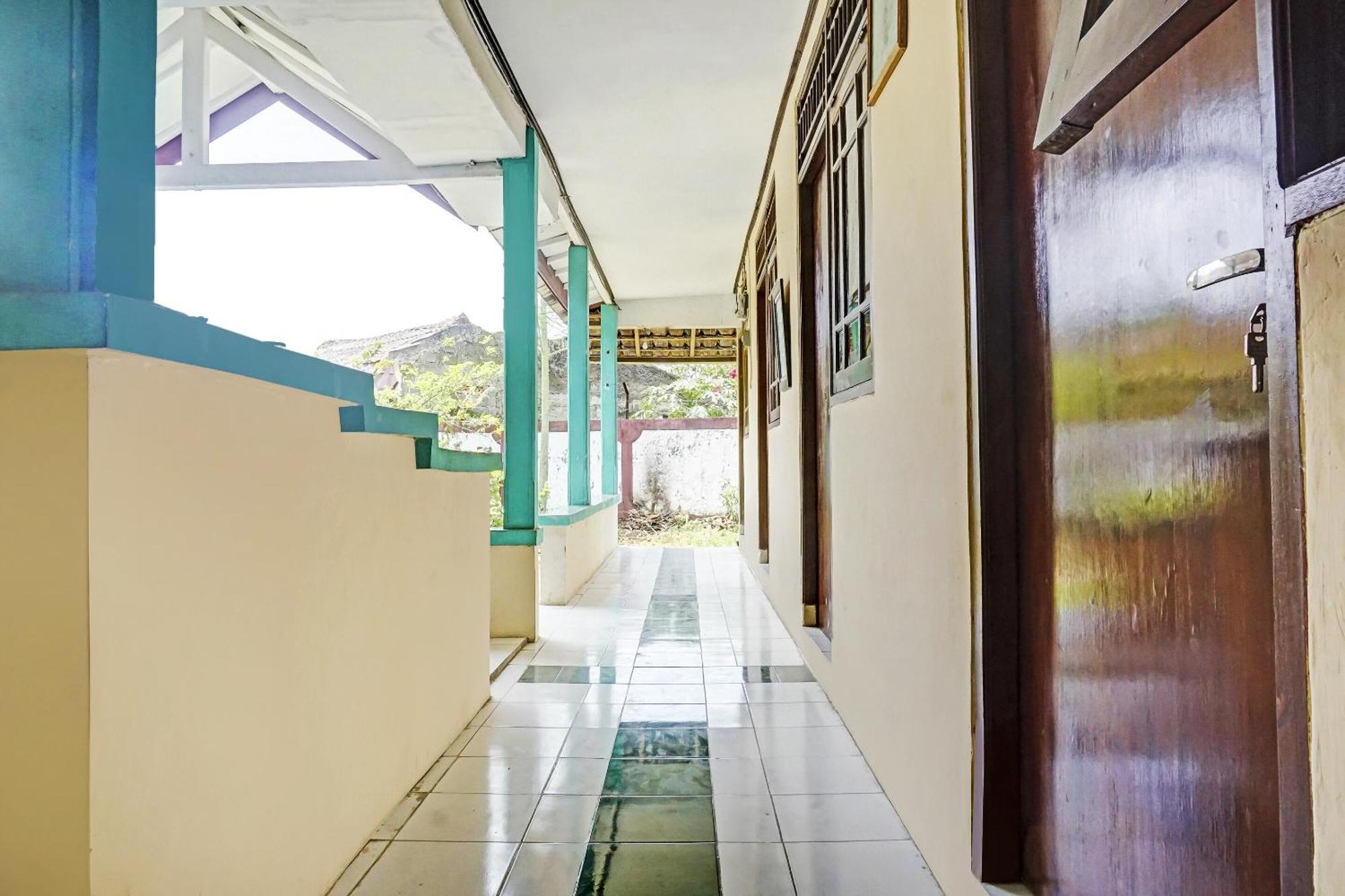 Oyo 90928 Wisma Asri Putra Syariah Bogor Exterior foto